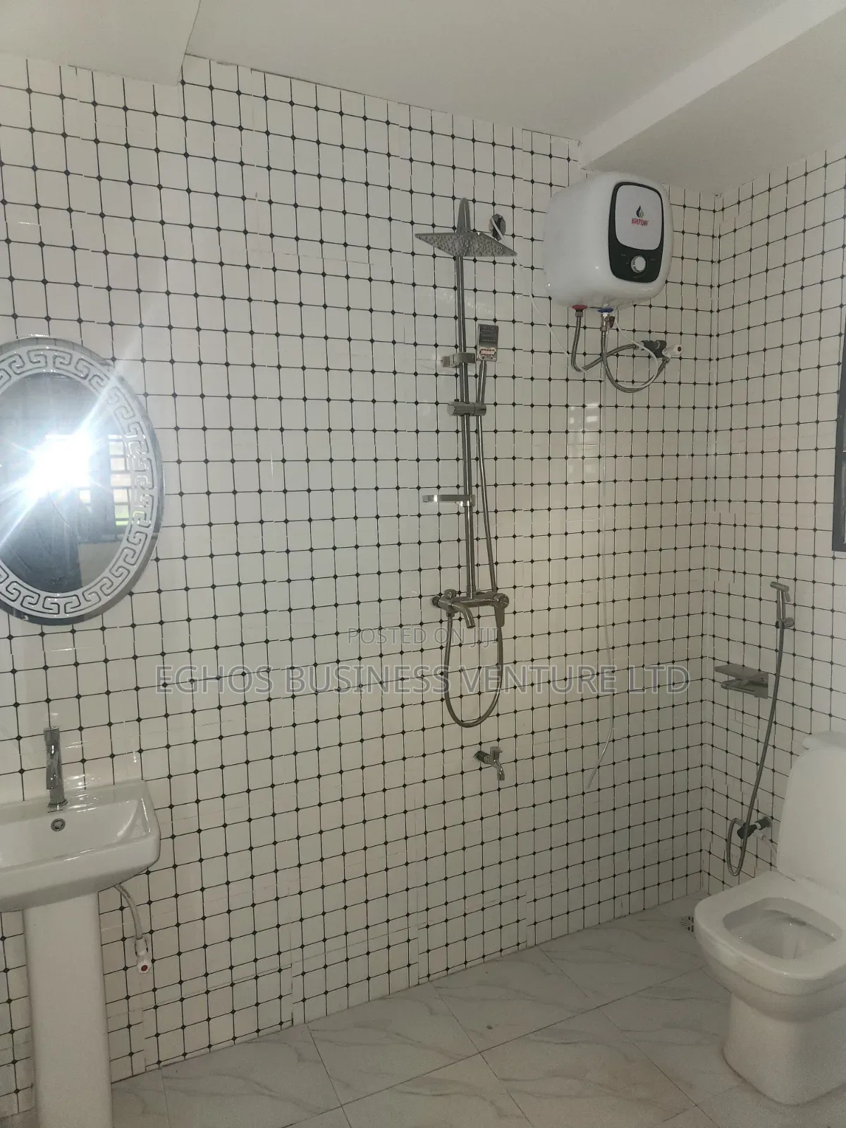 3bdrm Apartment in Limit Road Gra, Benin City for rent