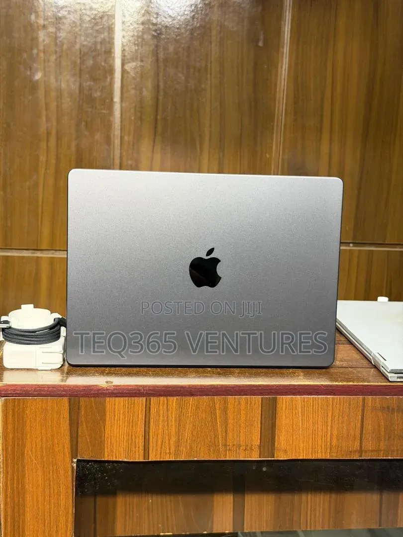 New Laptop Apple MacBook Pro 2025 M5 14-inch 24GB Apple M5 SSD 1T