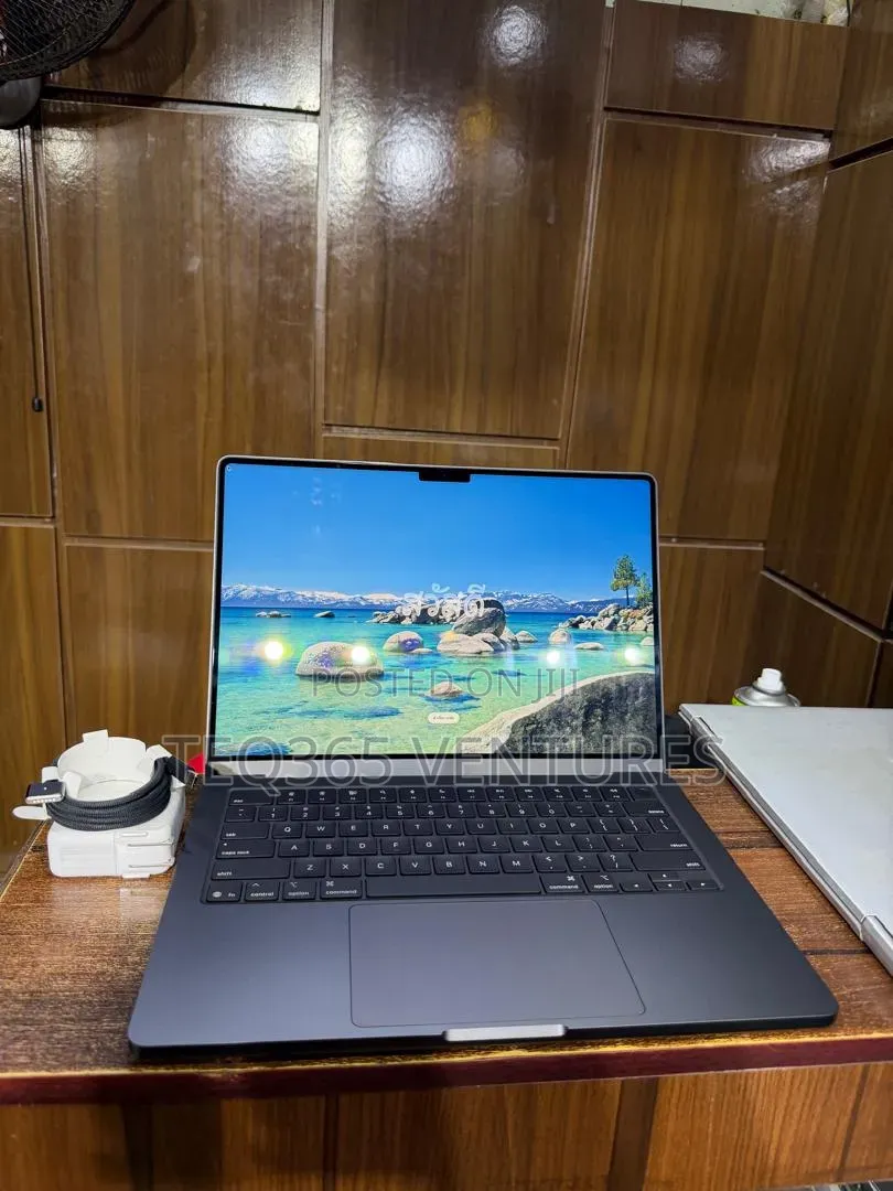 New Laptop Apple MacBook Pro 2025 M5 14-inch 24GB Apple M5 SSD 1T