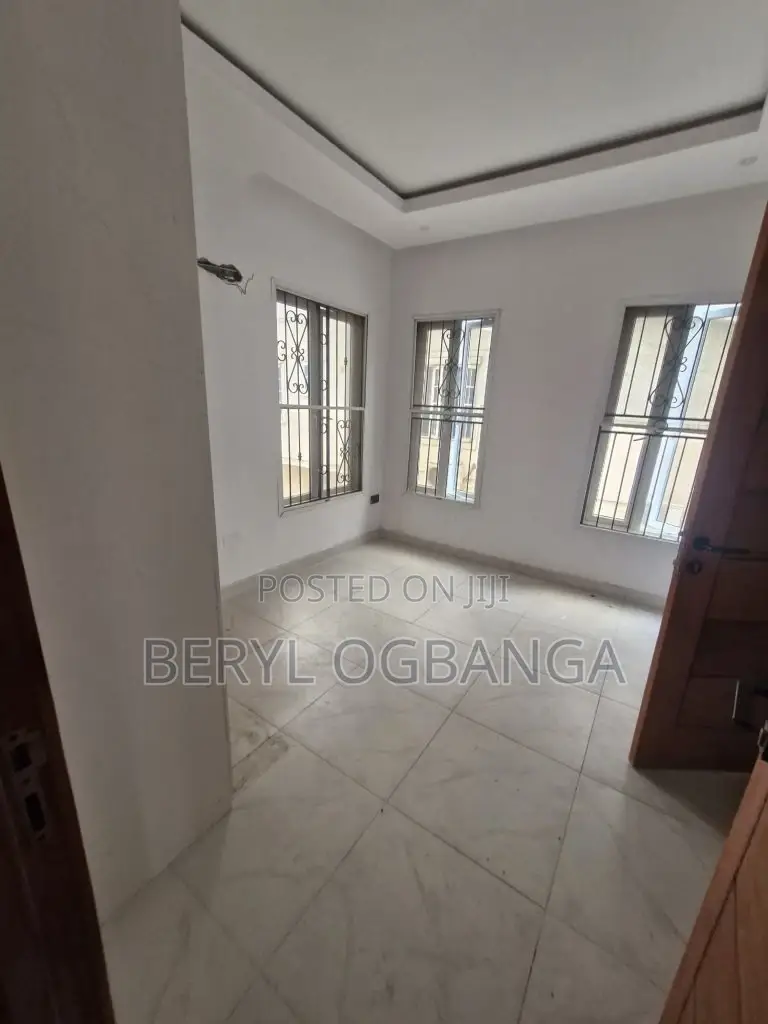 5bdrm Duplex in Ahmadu Bello Way for sale