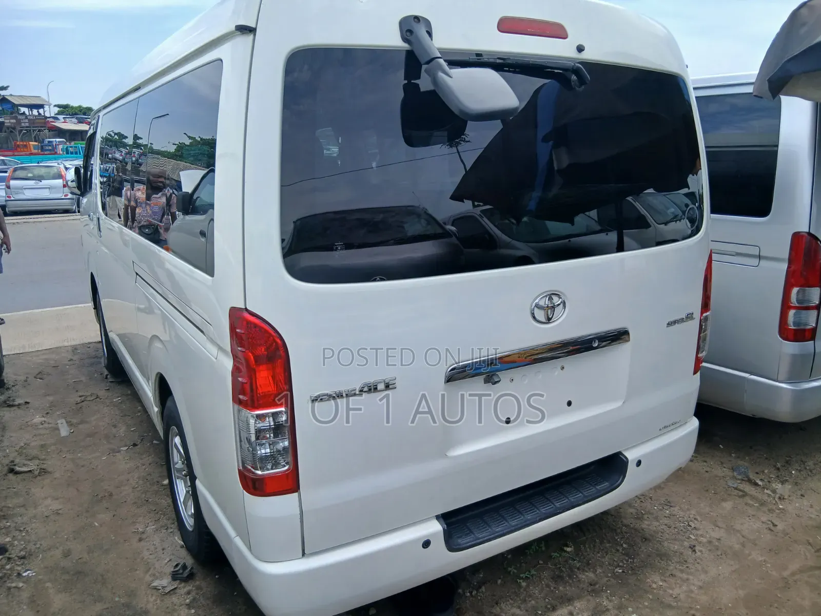 Toyota HiAce 2012 White