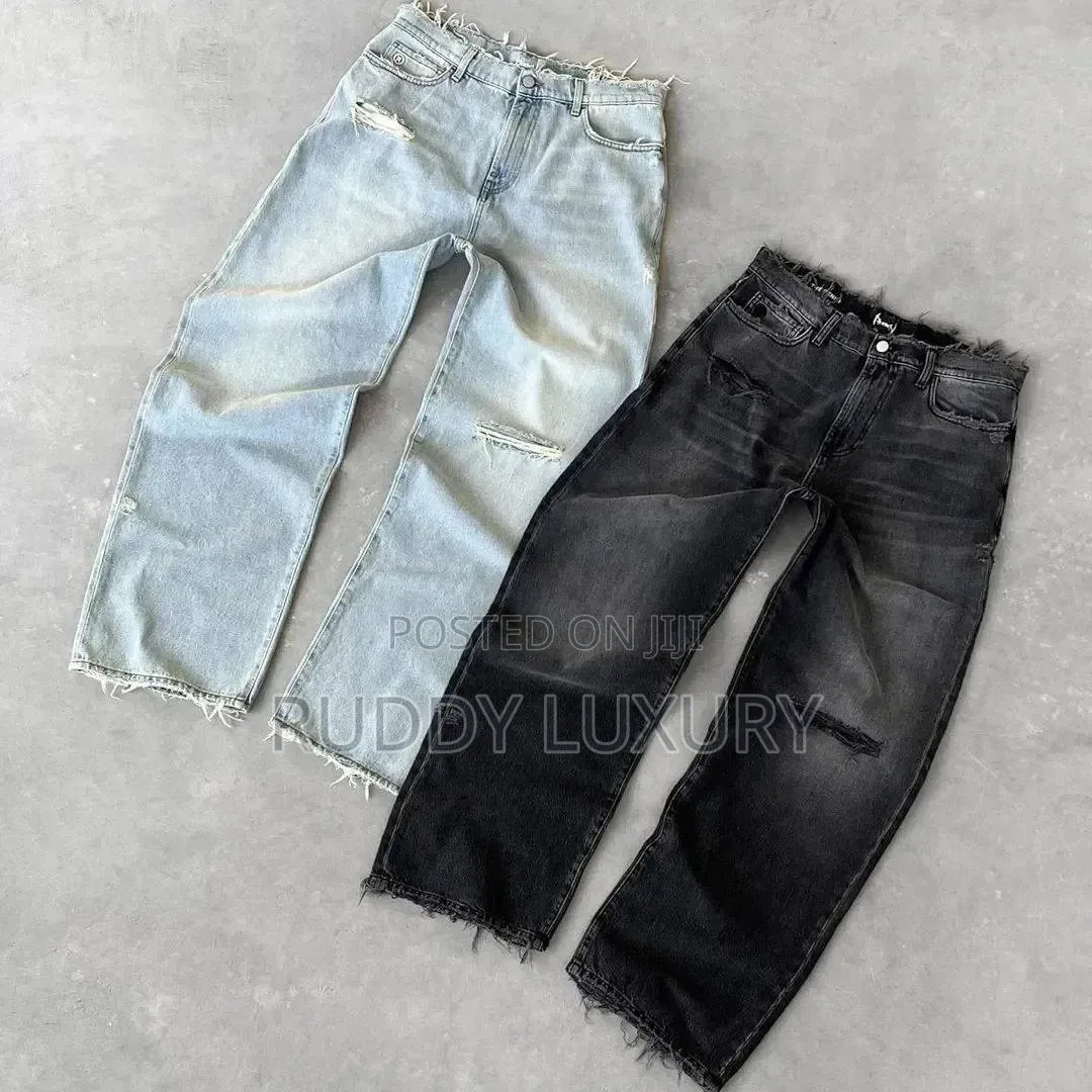 Distressed Baggy Jeans