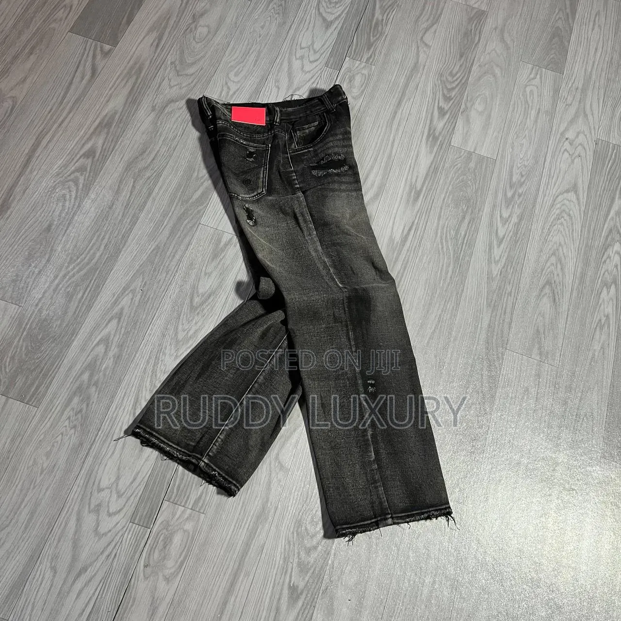 Distressed Baggy Jeans