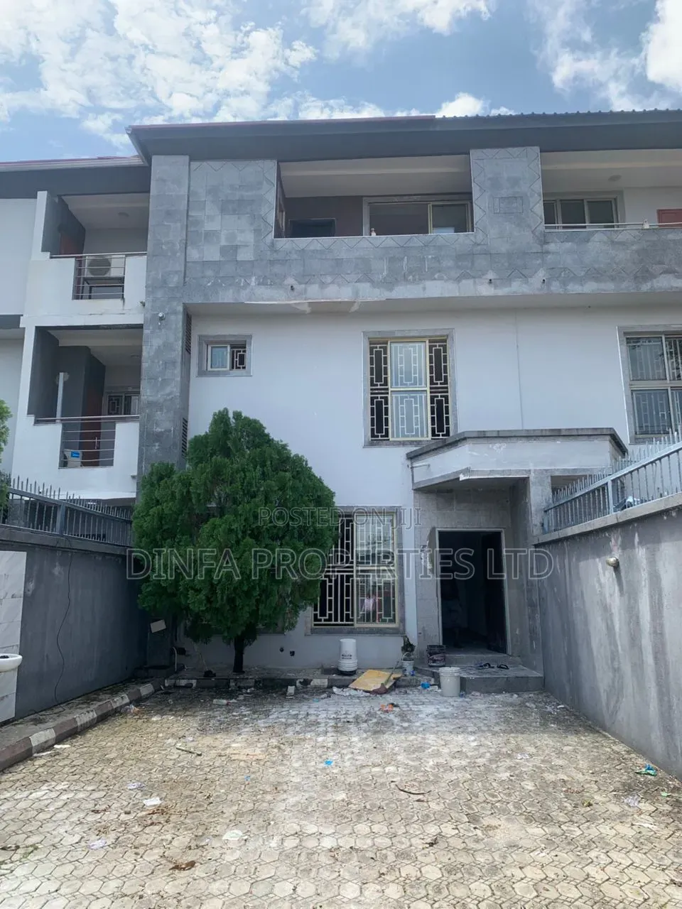 5bdrm Townhouse / Terrace in Lekki Phase 1 for rent