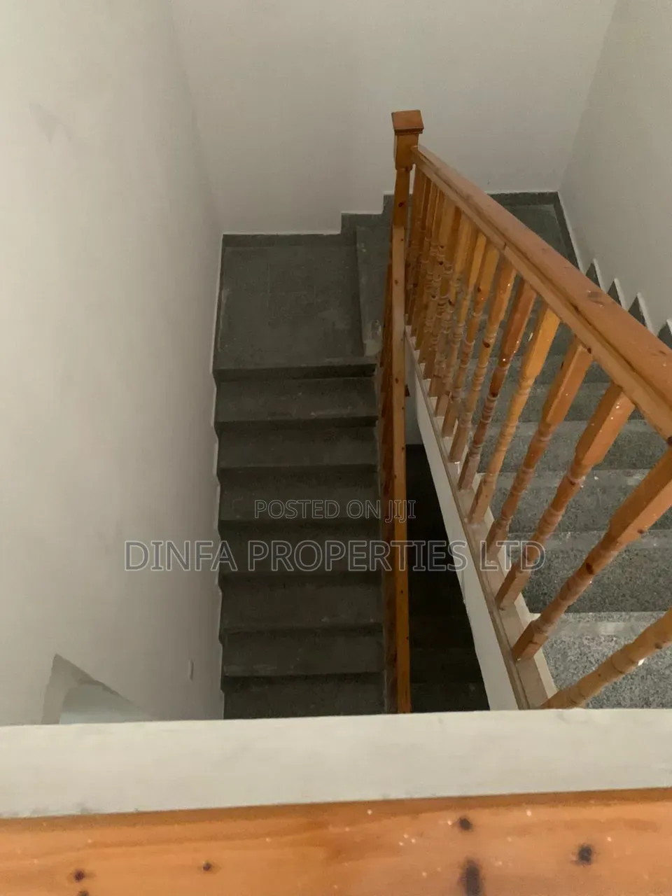 5bdrm Townhouse / Terrace in Lekki Phase 1 for rent