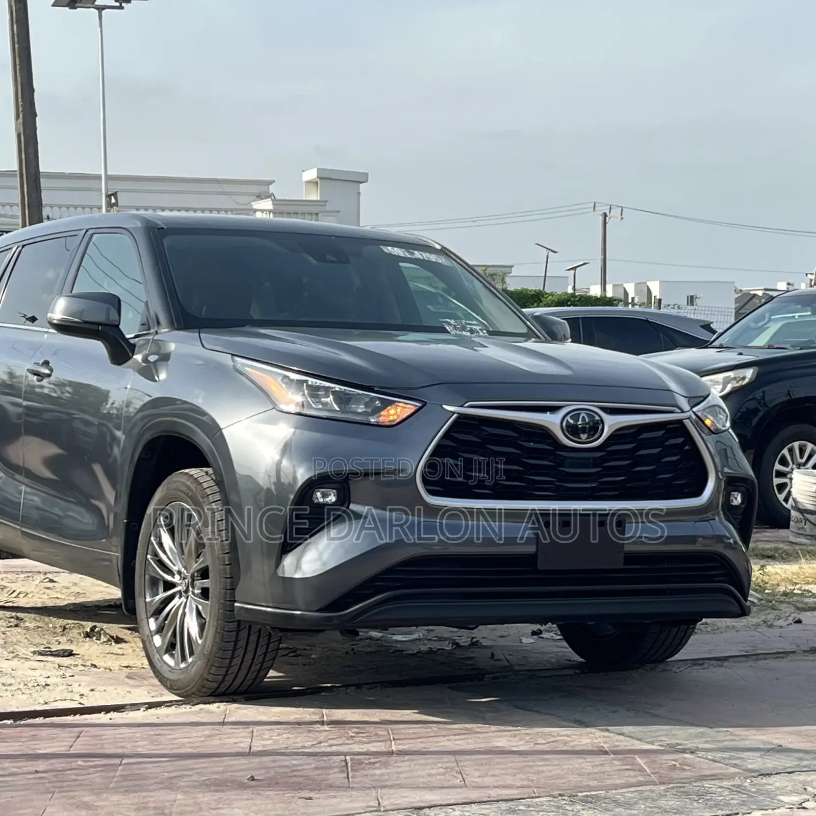 Toyota Highlander LE 2021 Gray