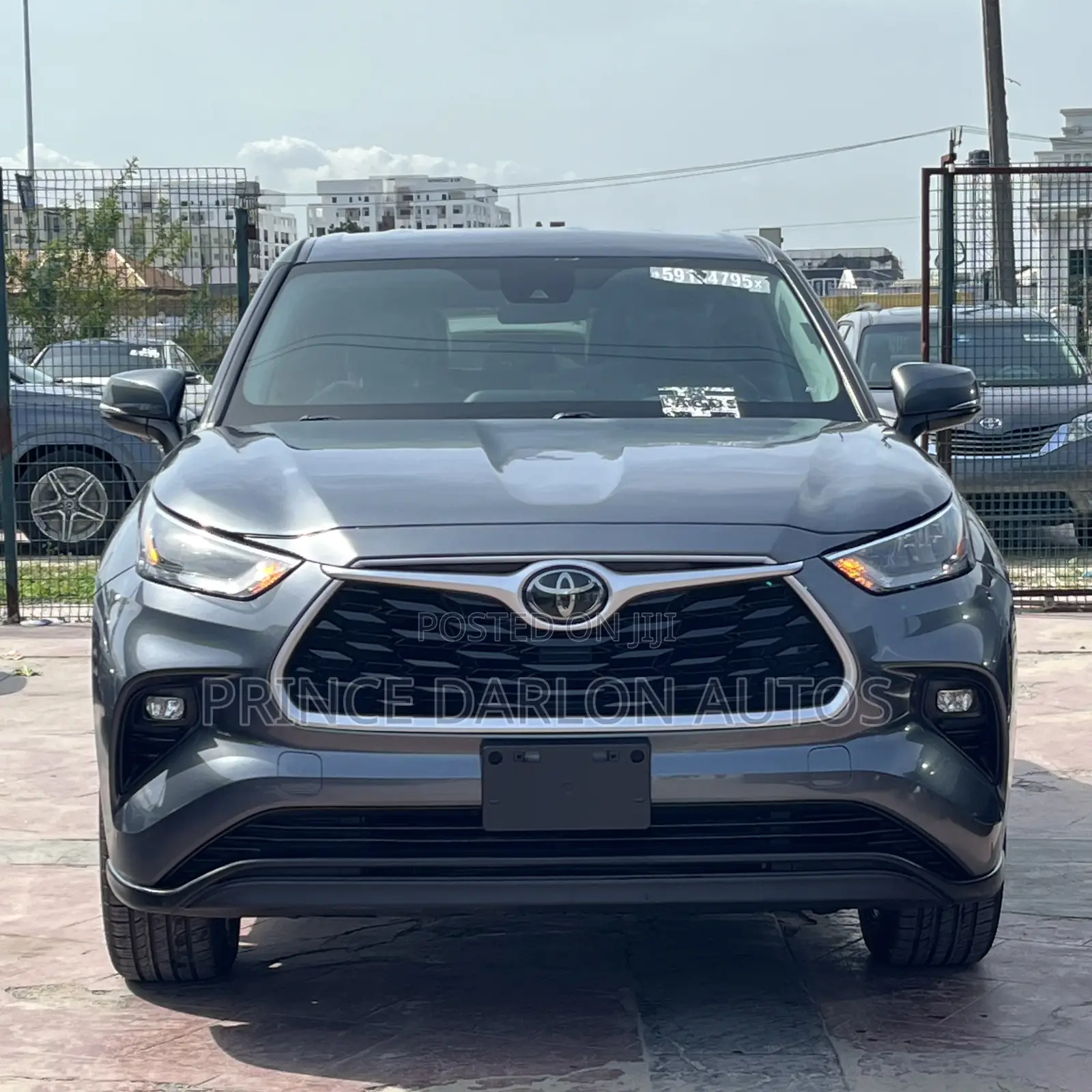 Toyota Highlander LE 2021 Gray