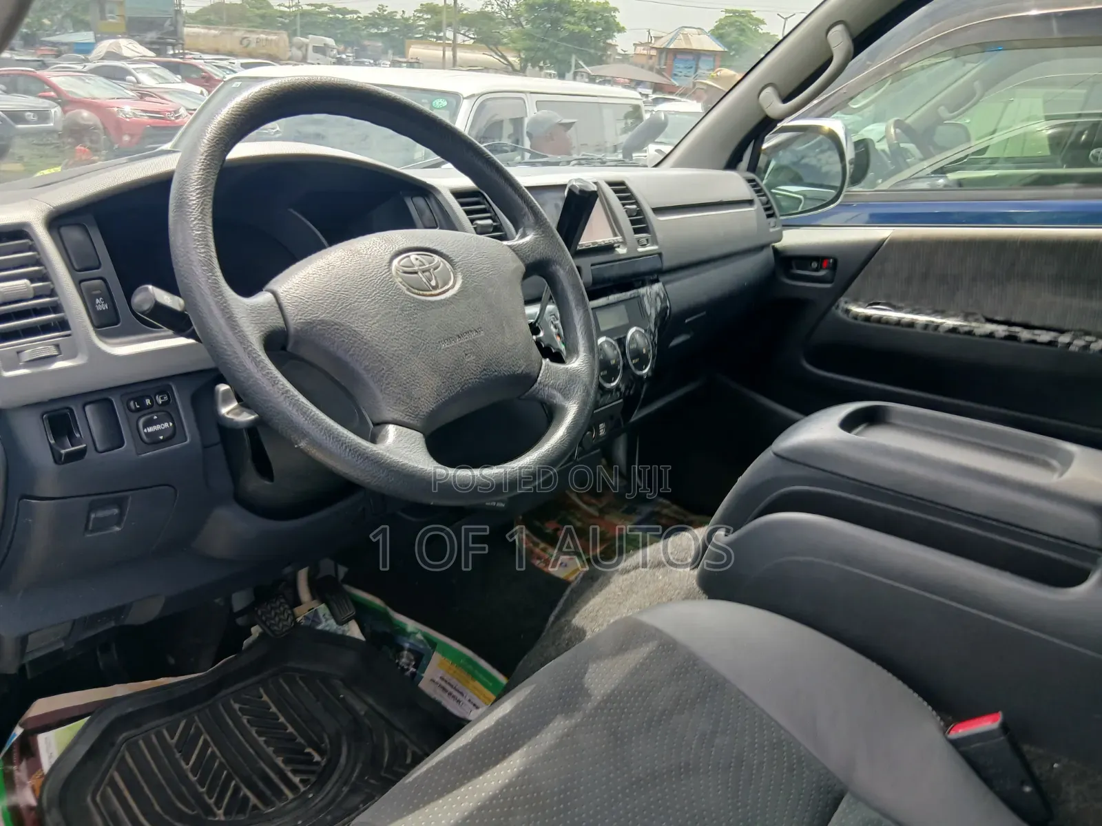 Toyota HiAce 2012 White