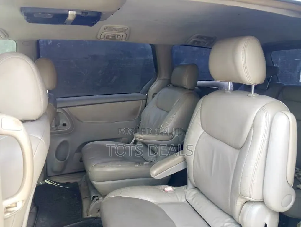 Toyota Sienna LE FWD (3.3L V6 5A) 2004 Gold