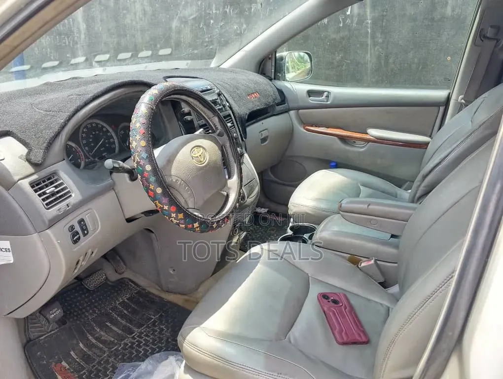 Toyota Sienna LE FWD (3.3L V6 5A) 2004 Gold