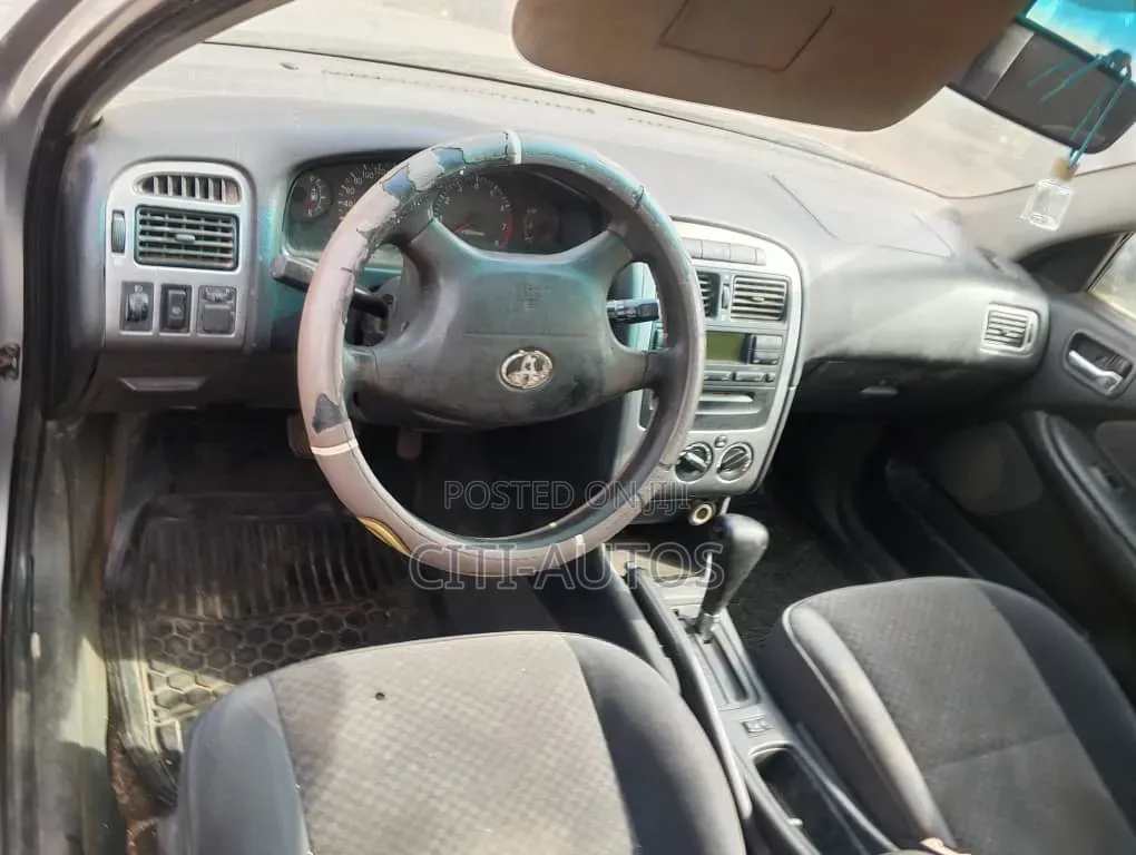 Toyota Avensis 2000 Silver