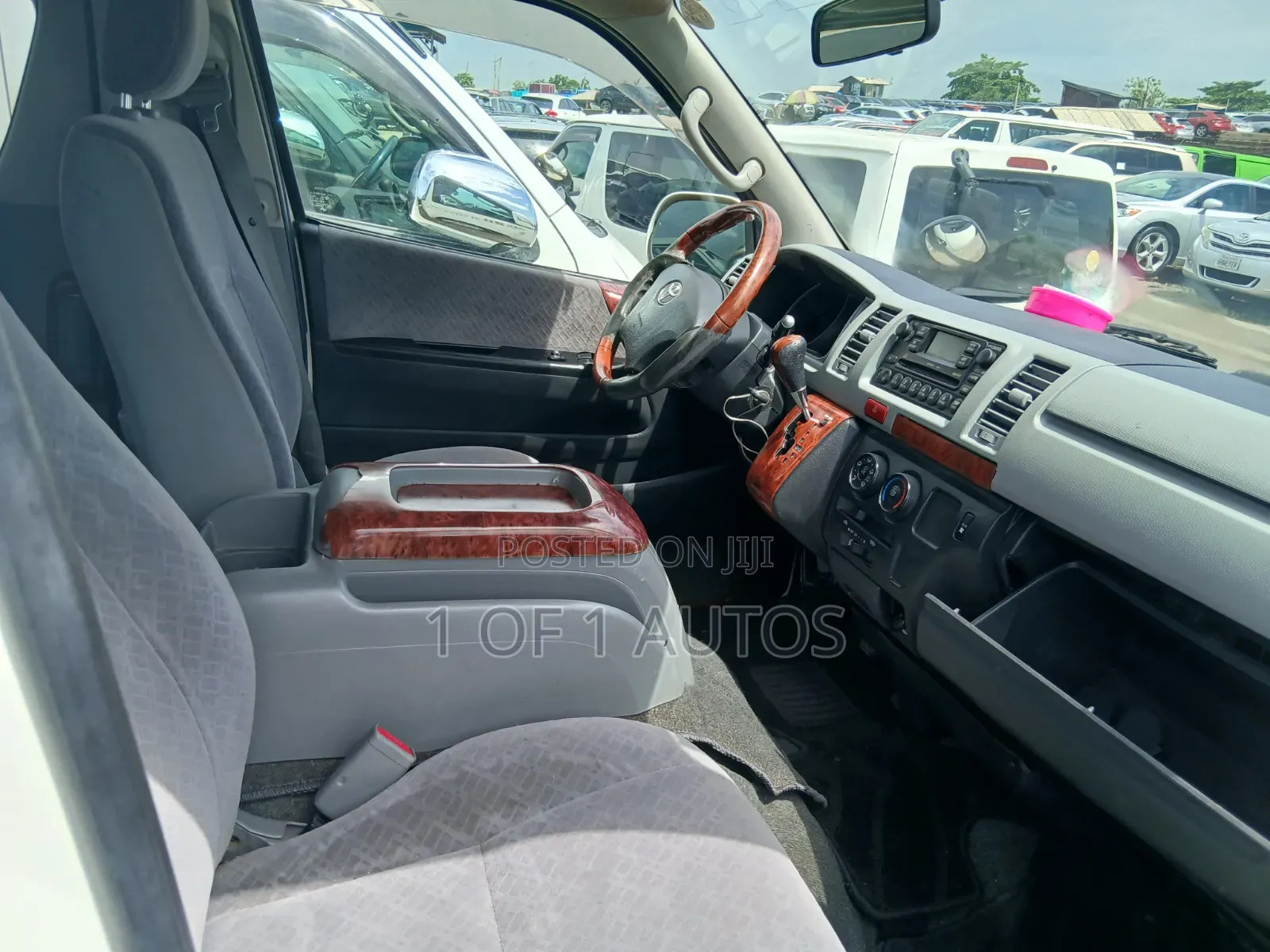 Toyota HiAce 2013 White