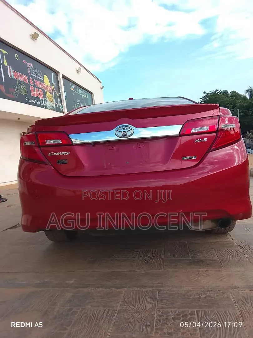 Toyota Camry XLE 4dr Sedan (2.5L 4cyl 6A) 2013 Red