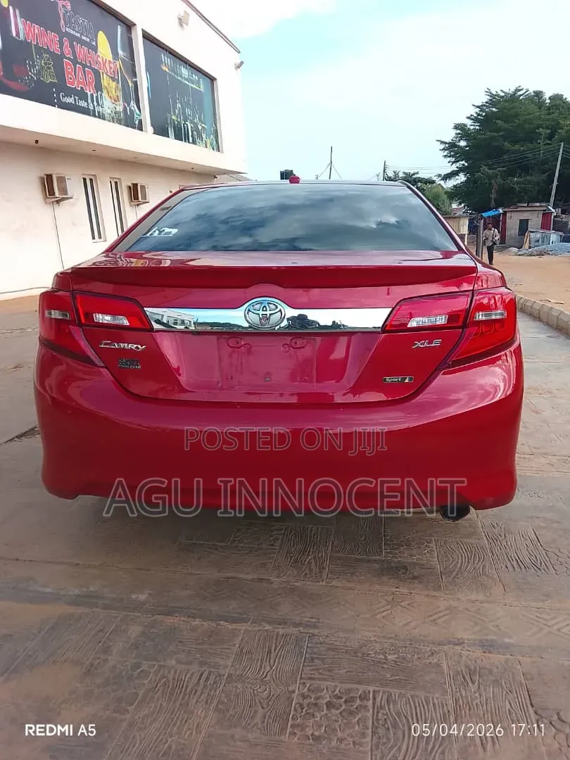 Toyota Camry XLE 4dr Sedan (2.5L 4cyl 6A) 2013 Red