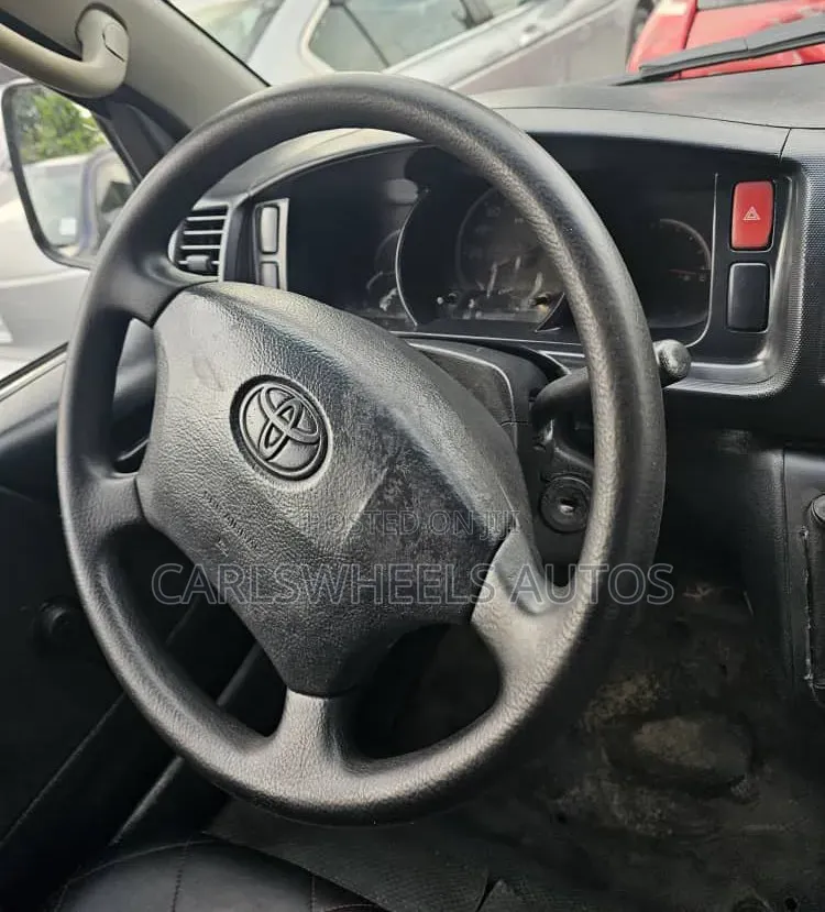 Toyota HiAce 2016 White