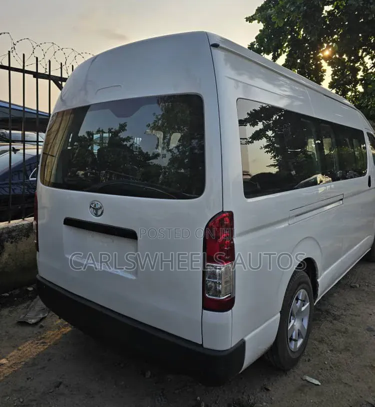 Toyota HiAce 2016 White