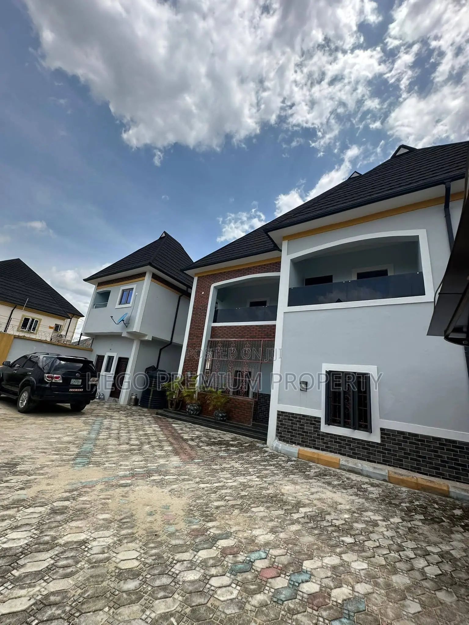 6bdrm Apartment in Estate, Rukpokwu for sale