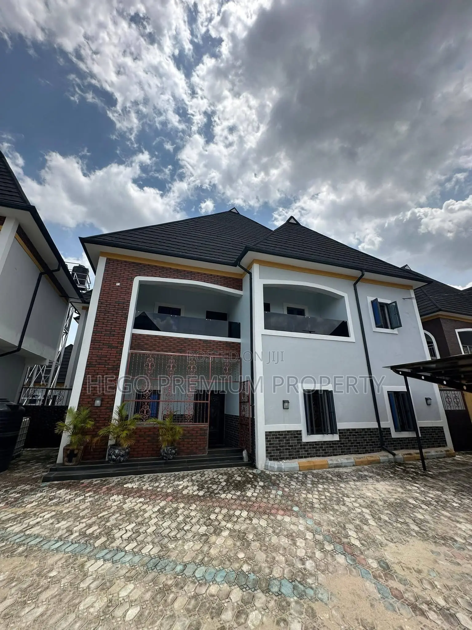 6bdrm Apartment in Estate, Rukpokwu for sale