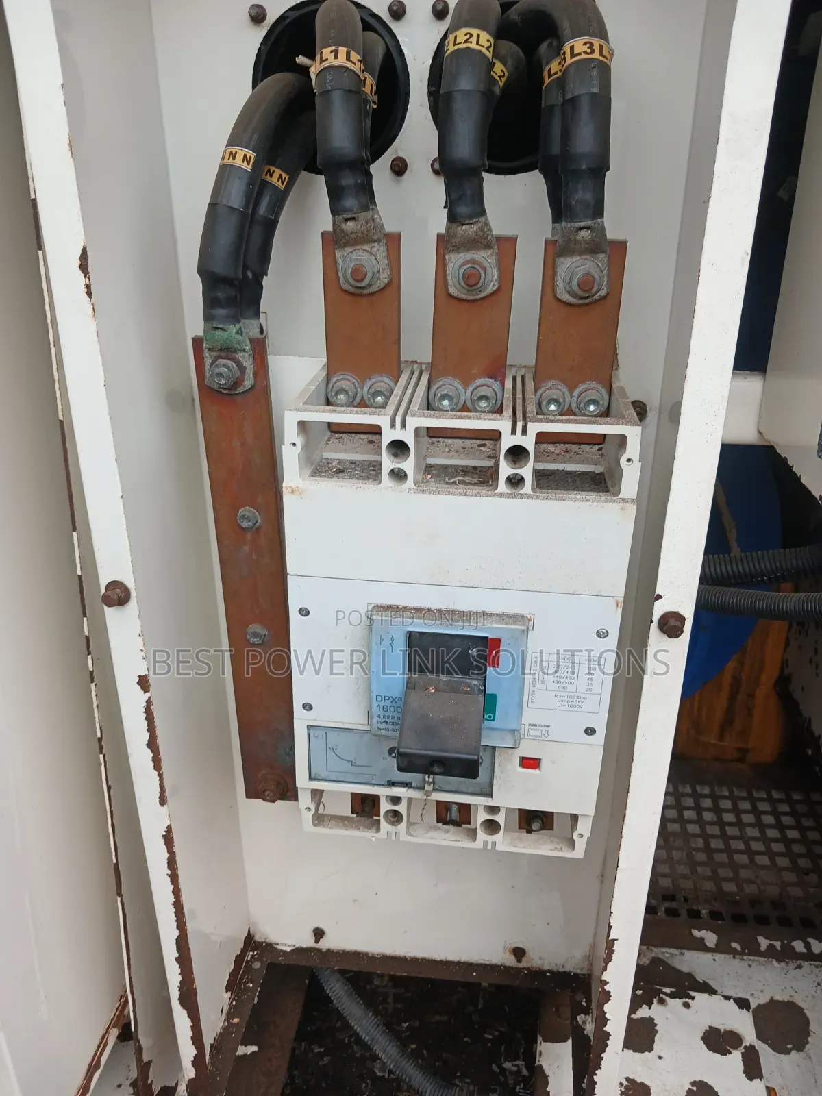 Aalmost Brand New 250kva Uk Perkin Generator Soundproof for Sale