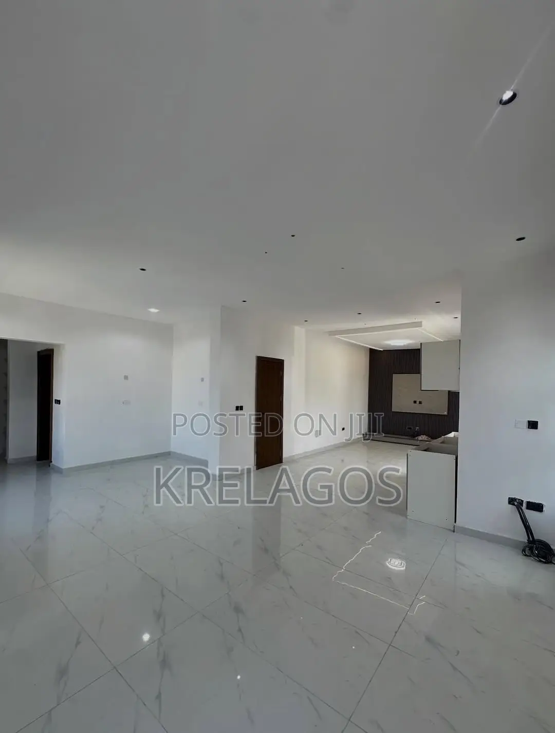 5bdrm Duplex in White Oak, Ologolo for rent