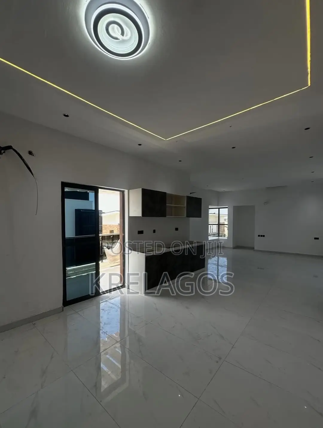 5bdrm Duplex in White Oak, Ologolo for rent