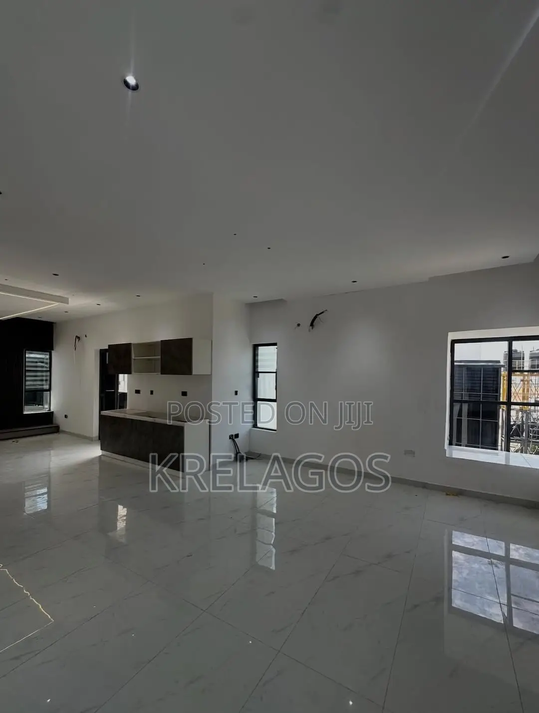5bdrm Duplex in White Oak, Ologolo for rent