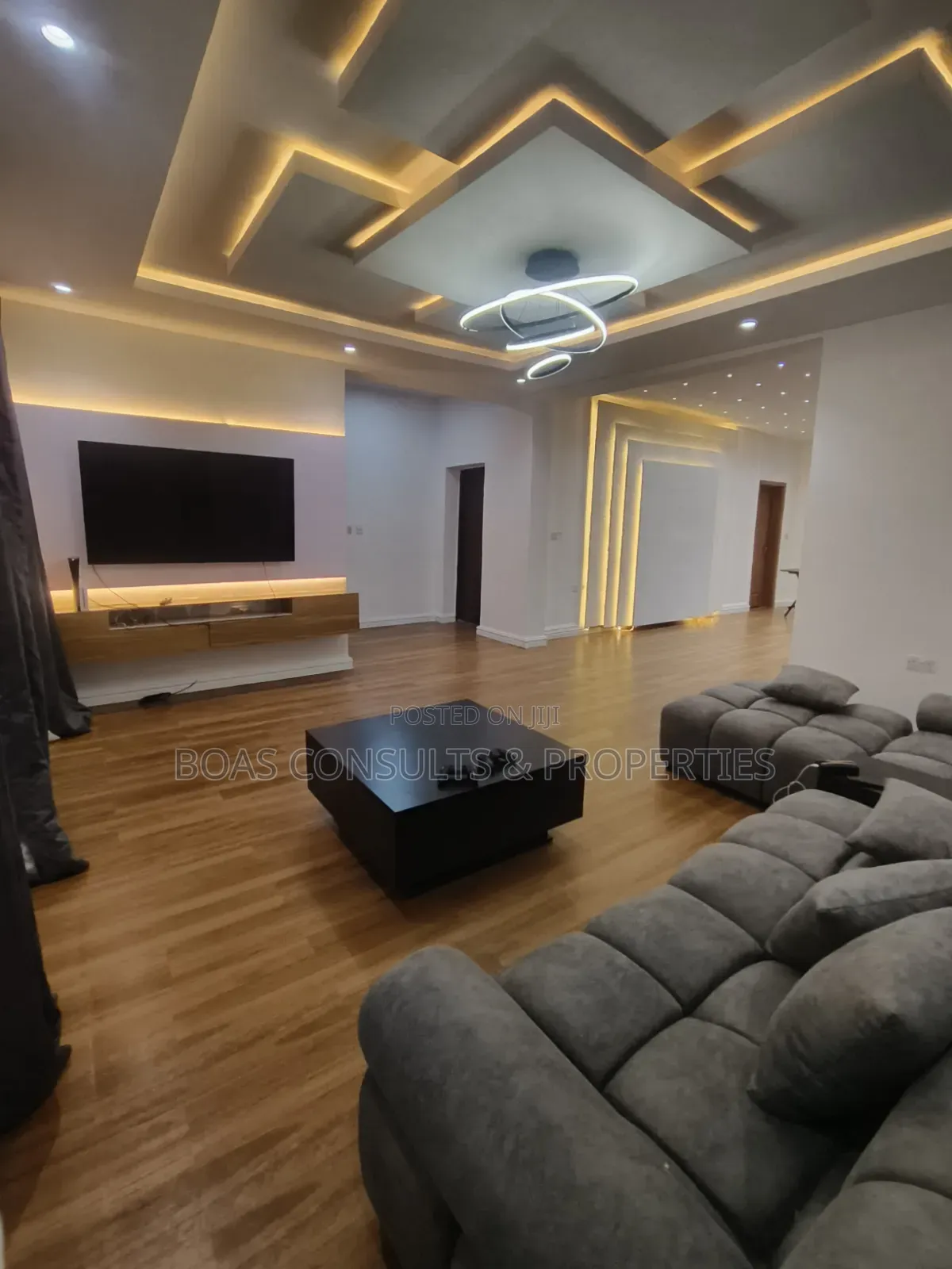 Furnished 3bdrm Apartment in Prime Water Gardens, Lekki Phase 1