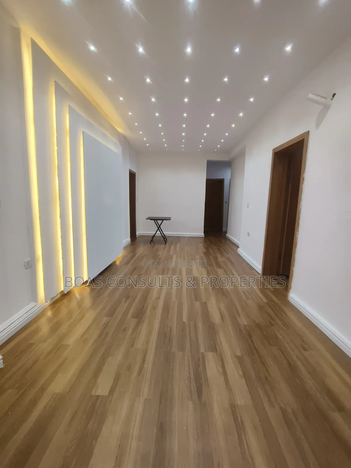 Furnished 3bdrm Apartment in Prime Water Gardens, Lekki Phase 1