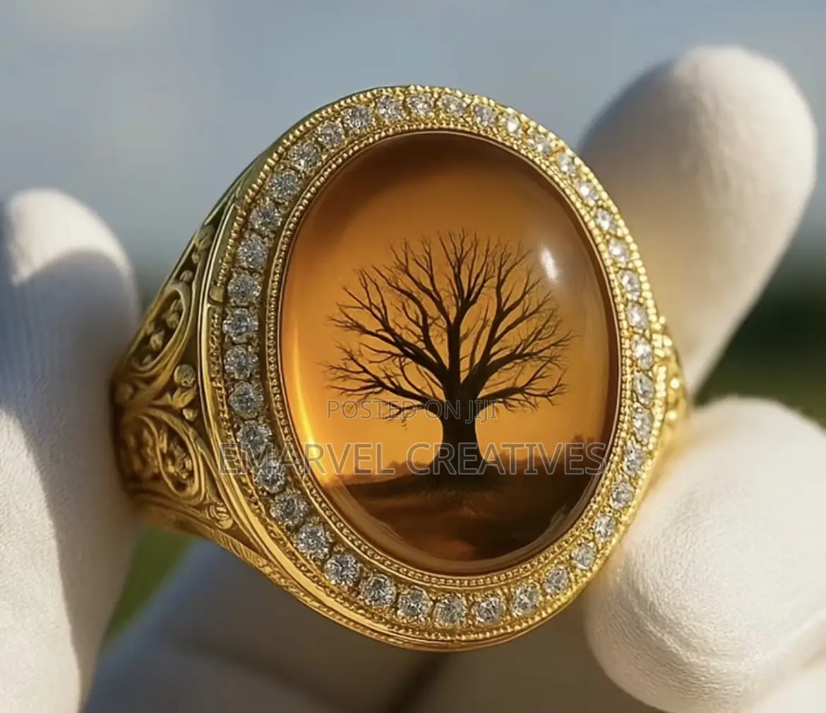 A Men's Fashionable Luxury Jewelry Piece Featuring a Golden Tree
