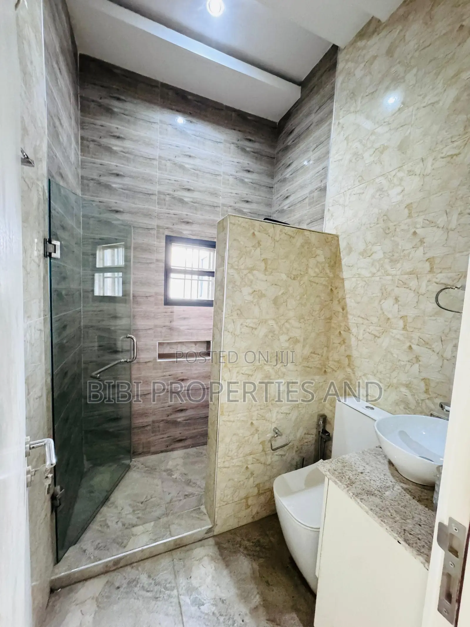 6bdrm Duplex in Gwarinpa for sale