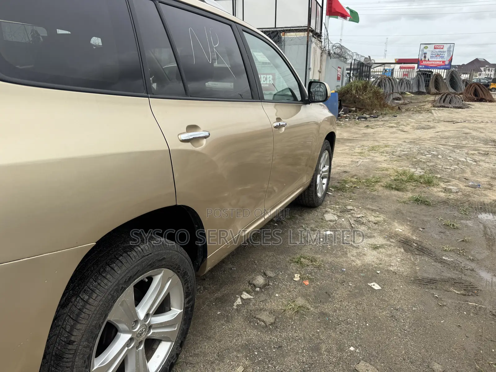 Toyota Highlander Limited 2010 Gold