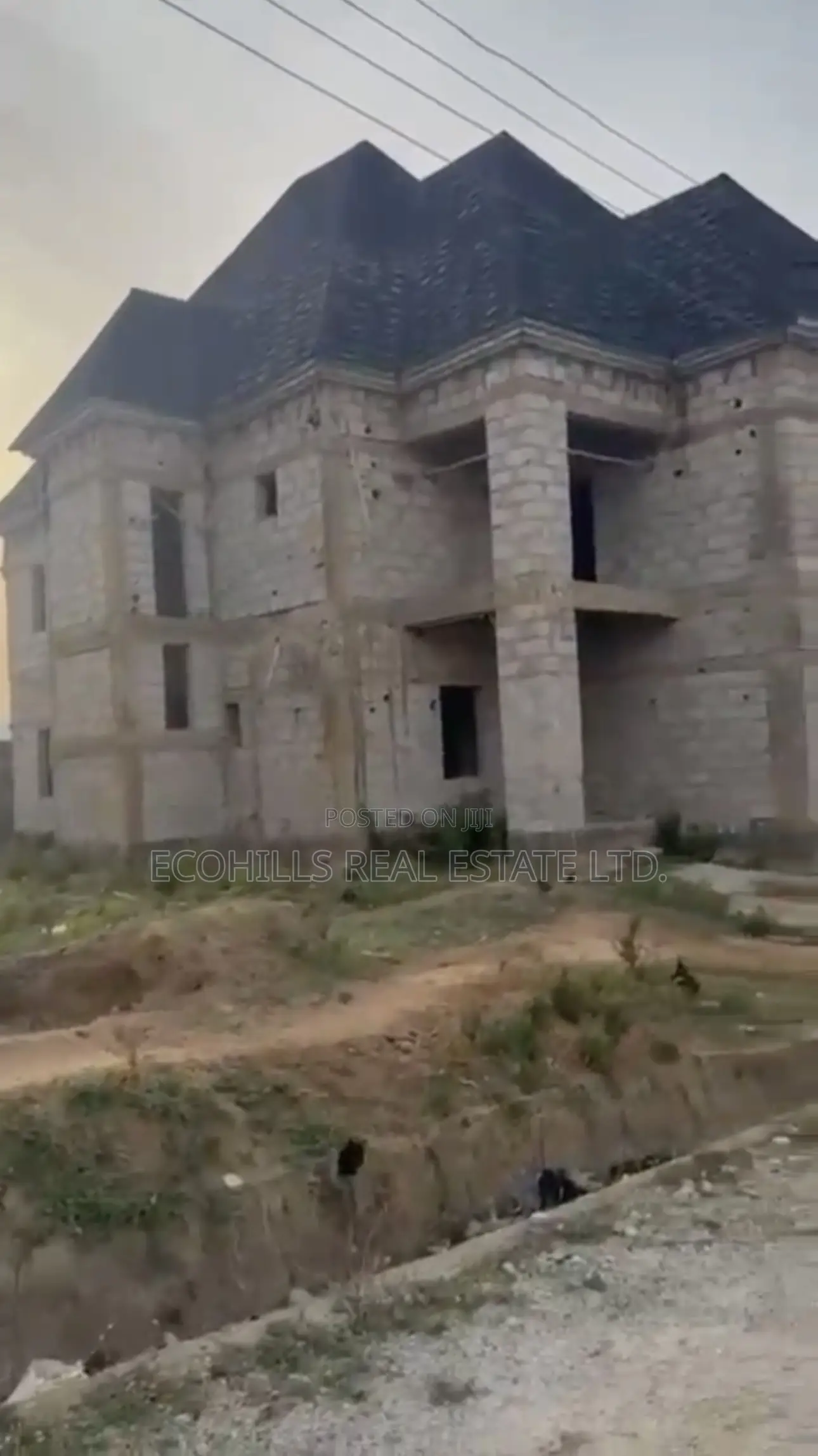 5bdrm Duplex in Along Trademore, Lugbe District for sale