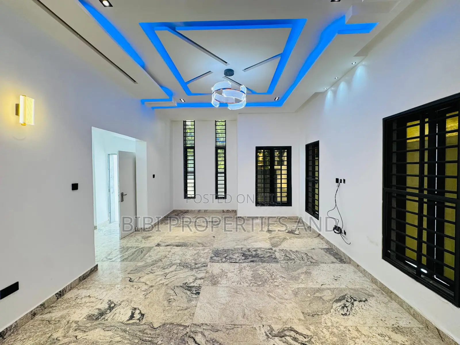 4bdrm Duplex in Life Camp for sale
