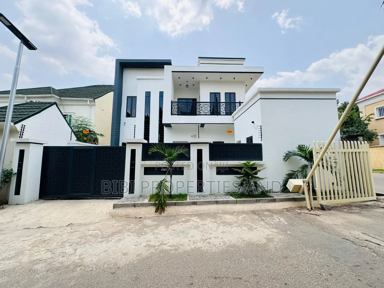 4bdrm Duplex in Life Camp for sale