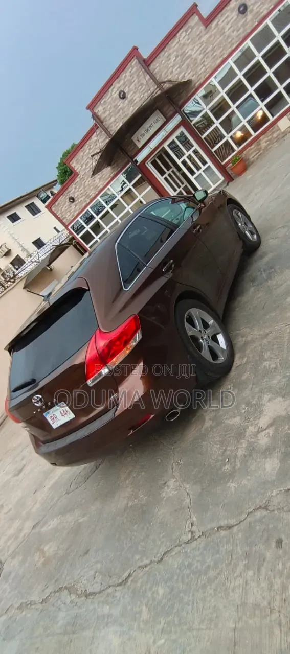 Toyota Venza V6 AWD 2012 Brown