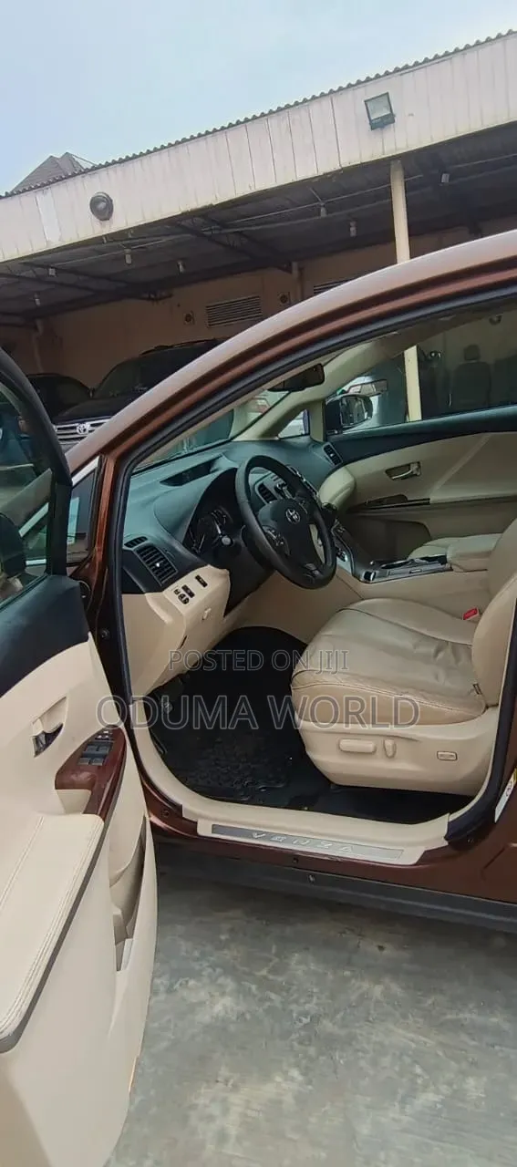 Toyota Venza V6 AWD 2012 Brown