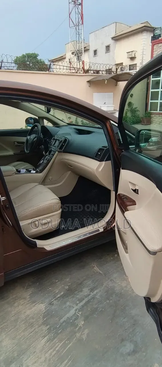 Toyota Venza V6 AWD 2012 Brown
