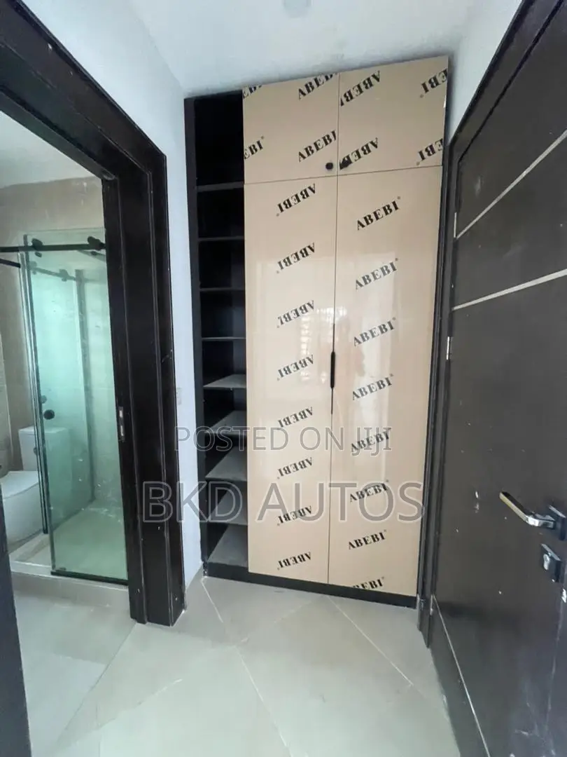 4bdrm Apartment in Lekki Phase 1 for sale