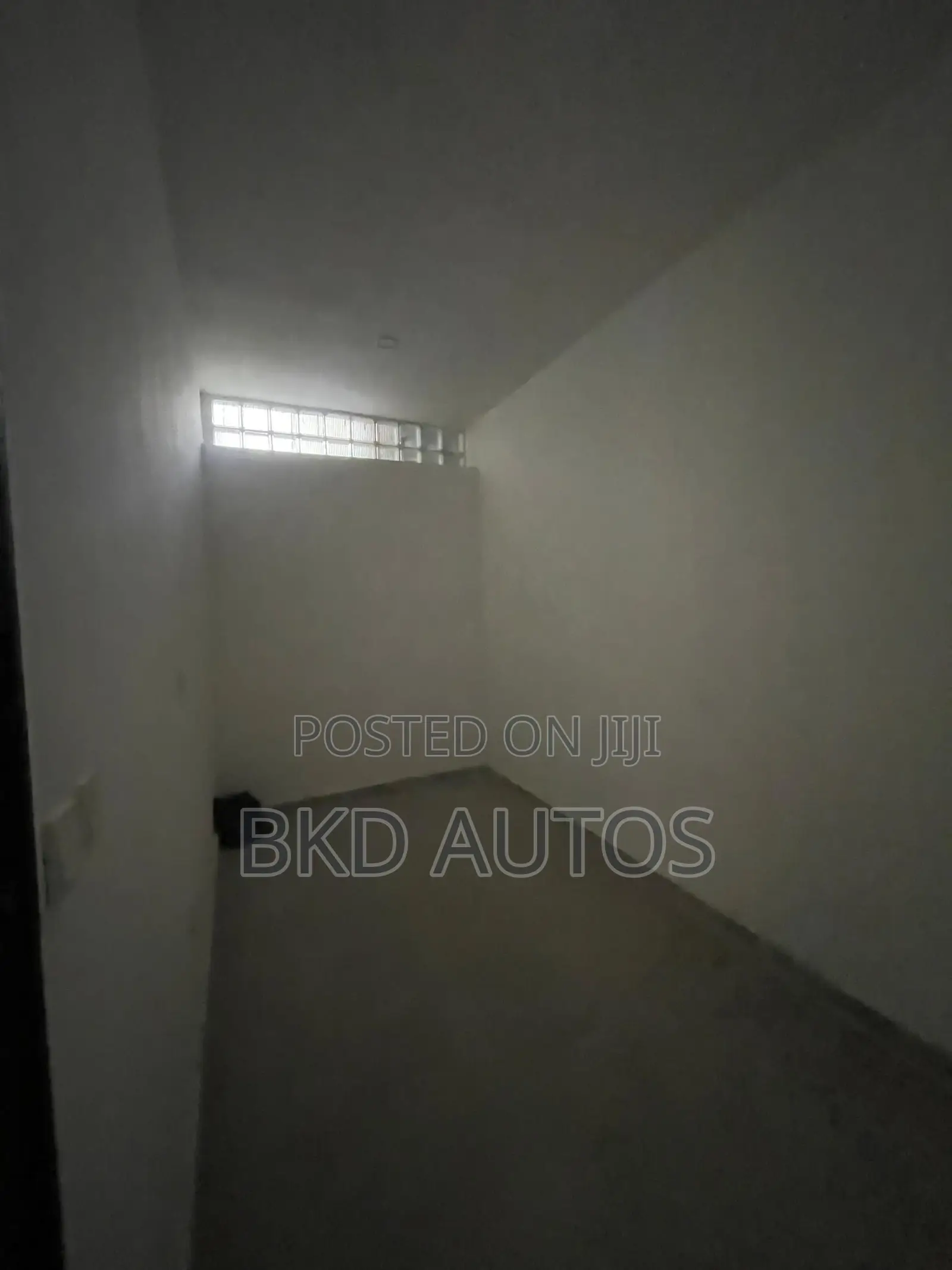 4bdrm Apartment in Lekki Phase 1 for sale