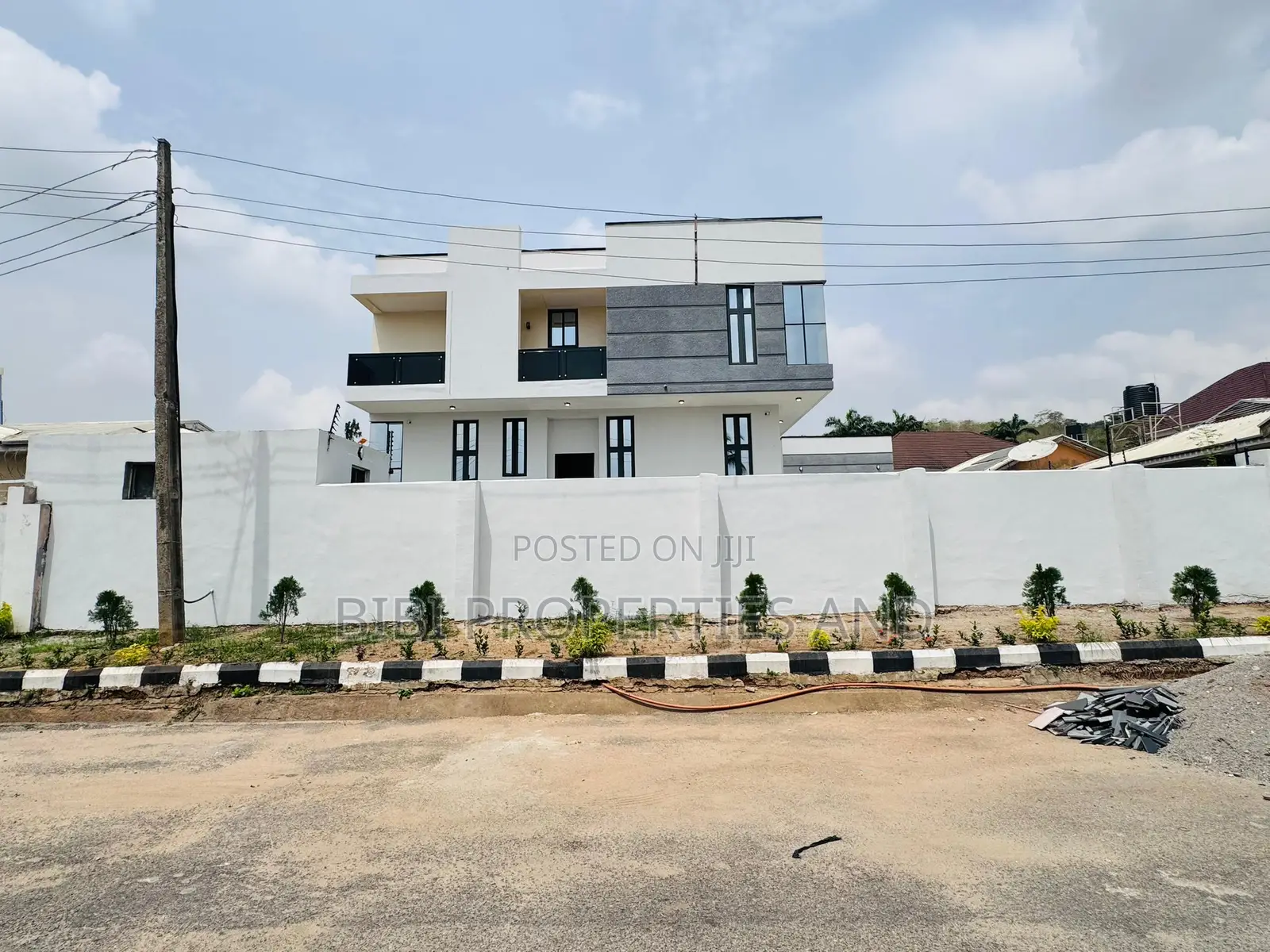 5bdrm Duplex in Gwarinpa for sale