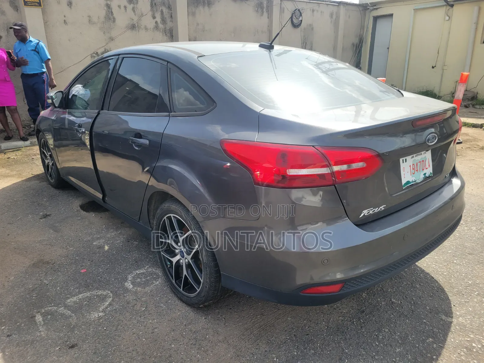 Ford Focus SE Sedan FWD (1.0L 3cyl 6M) 2017 Gray