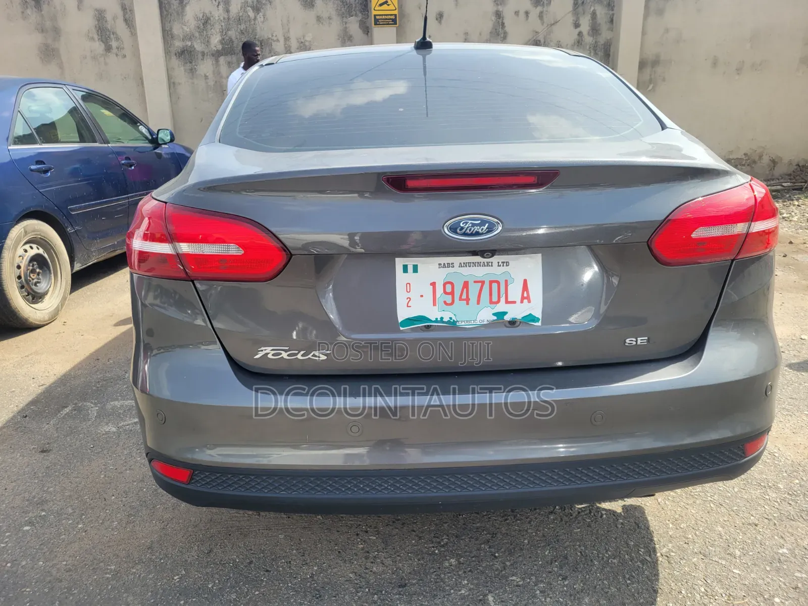 Ford Focus SE Sedan FWD (1.0L 3cyl 6M) 2017 Gray