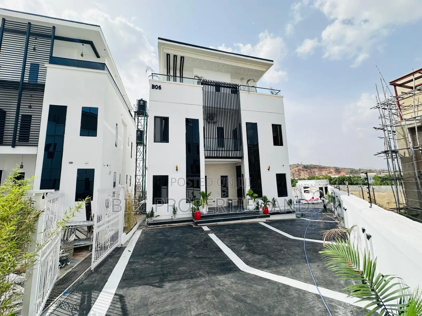 4bdrm Duplex in Guzape District for sale
