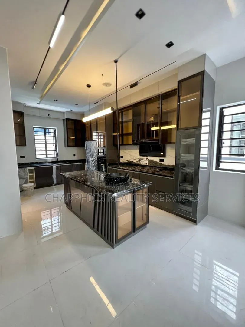 5bdrm Duplex in Ikate for sale