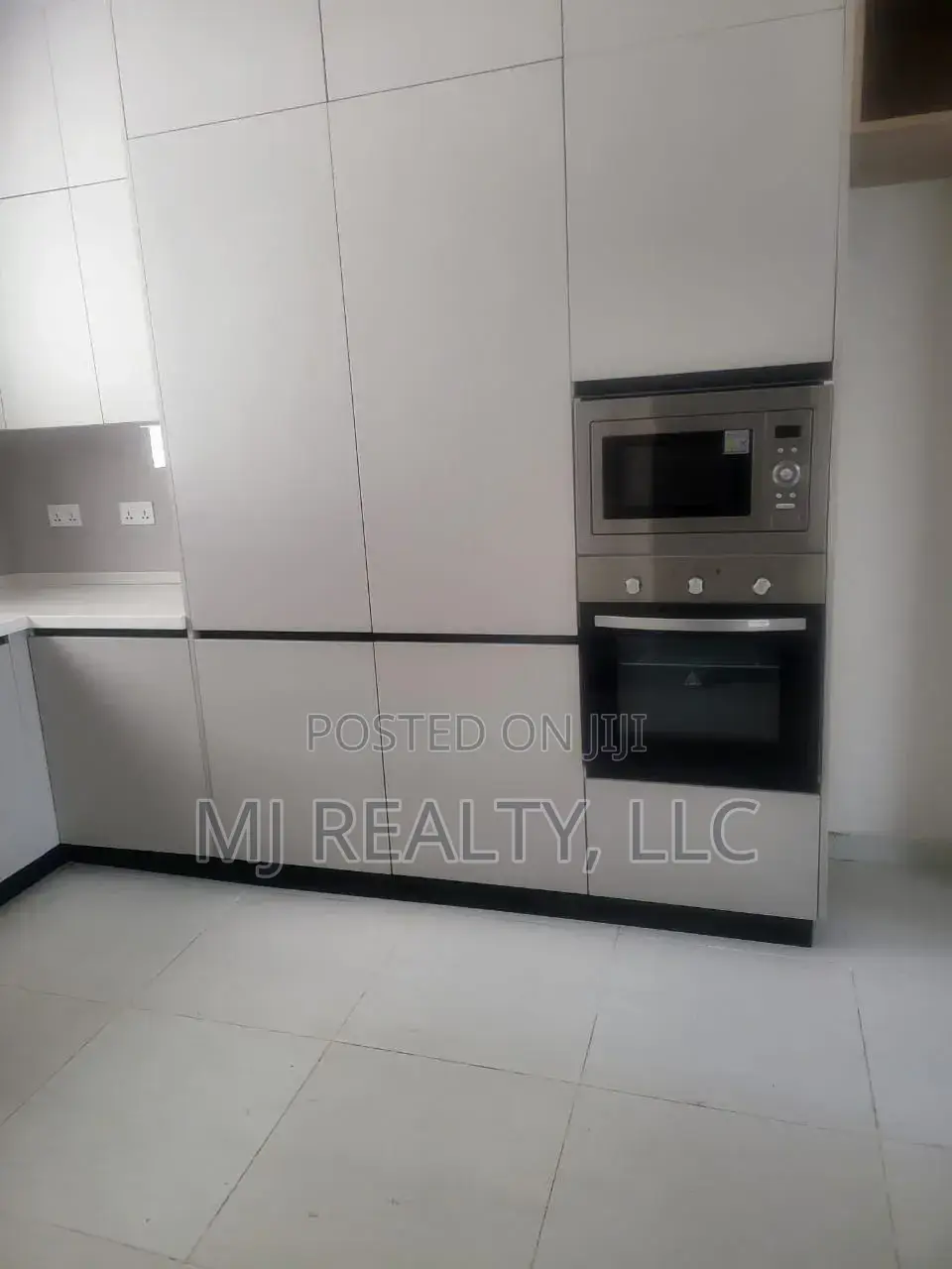 5bdrm Duplex in Parkview Estate for sale