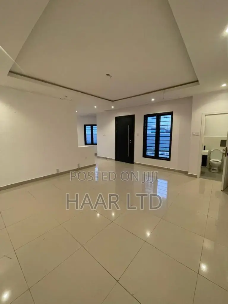 1bdrm Apartment in Lekki Phase 1 for sale