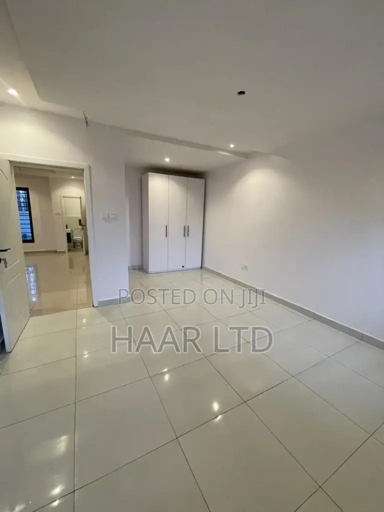 1bdrm Apartment in Lekki Phase 1 for sale
