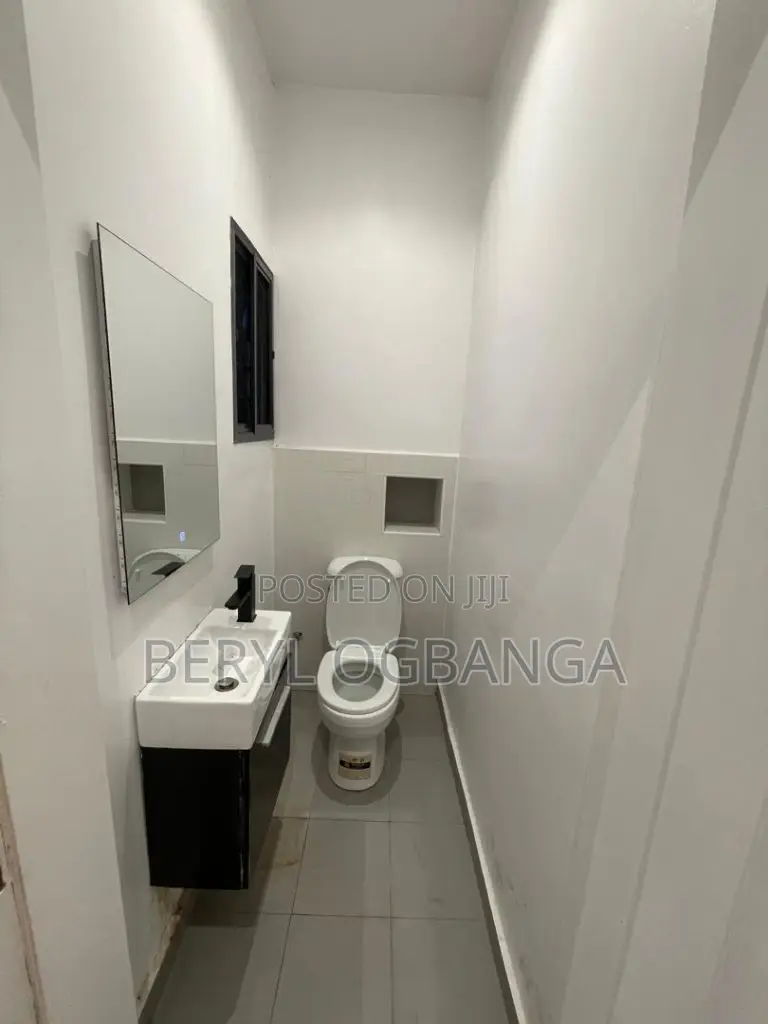 1bdrm Apartment in Lekki Phase 1 for sale