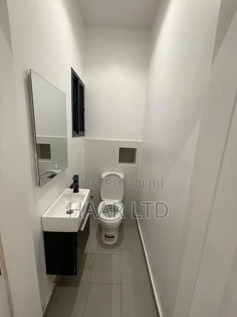 1bdrm Apartment in Lekki Phase 1 for sale