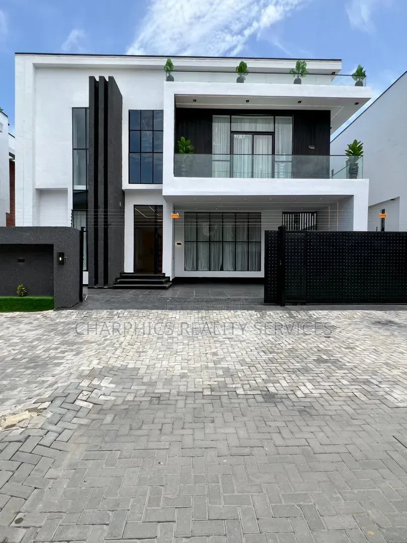 5bdrm Duplex in Ikota for sale